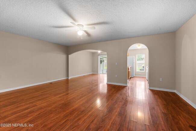 Foto del edificio - 11871 Lake Bend Cir