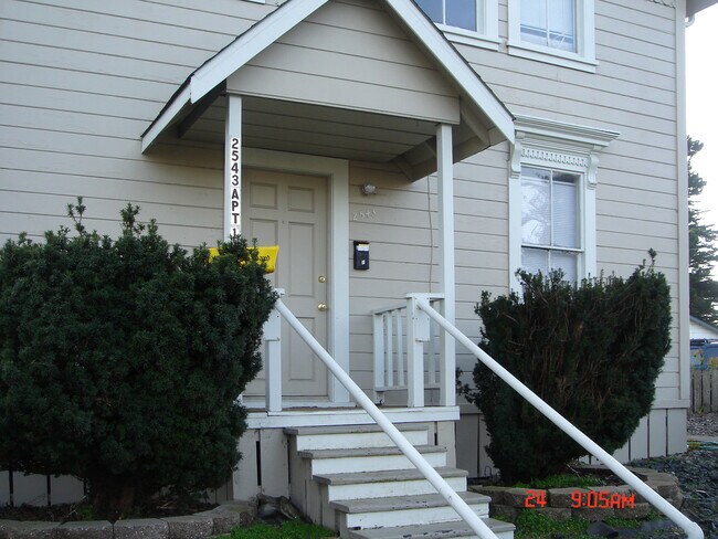 Building Photo - 2543 Fairfield St