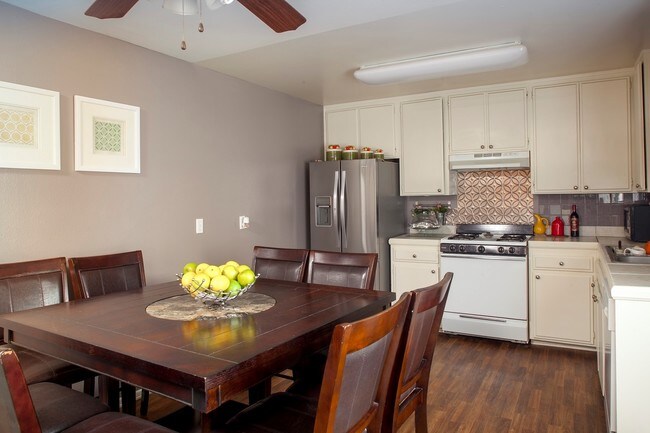 Interior Photo - 7901 Duchess Drive - Duchess Terrace
