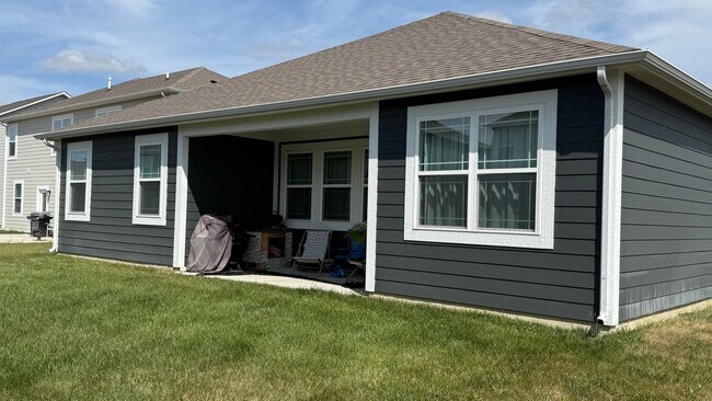 Building Photo - 635 Blackrock Dr