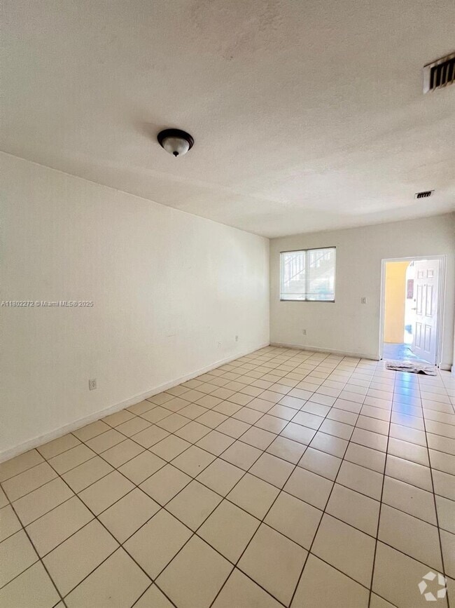 Building Photo - 1662 SE 27th Dr