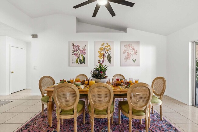 Foto del edificio - 1040 Hali Ridge Ct