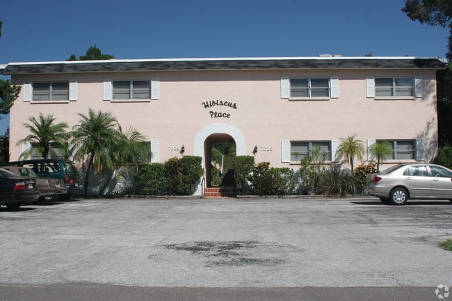 Foto principal - 7025 Hibiscus Ave S
