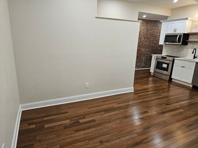 Foto del edificio - 125 E 3rd St