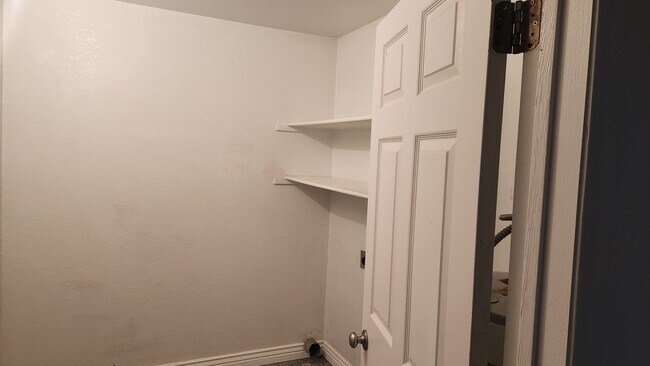 Foto del edificio - 2654 E Impala Ave