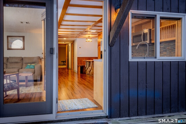 Building Photo - 215 Old Newtown Rd