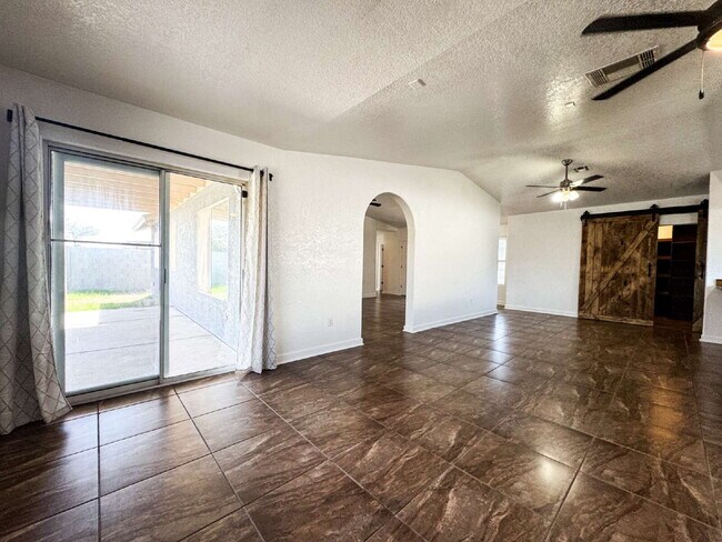Foto del edificio - "Charming 4-Bedroom, 2 Bathroom Pool Home in Ocotillo!" HALF OFF FIRST MONTH'S RENT IF A LEASE IS...