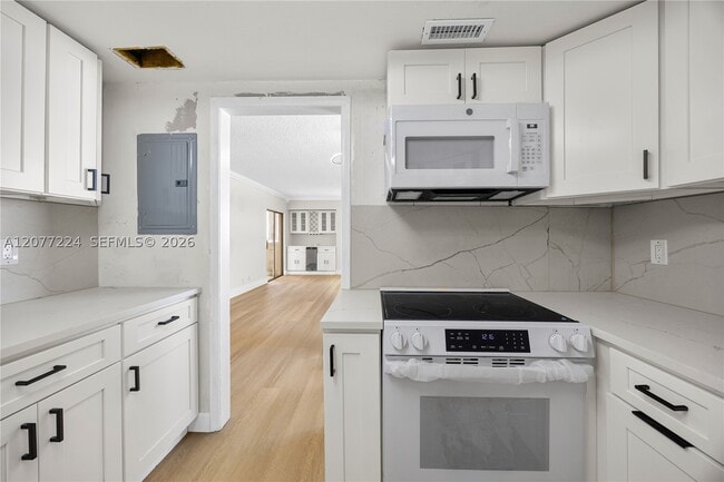 Building Photo - 3301 Spanish Moss Terrace