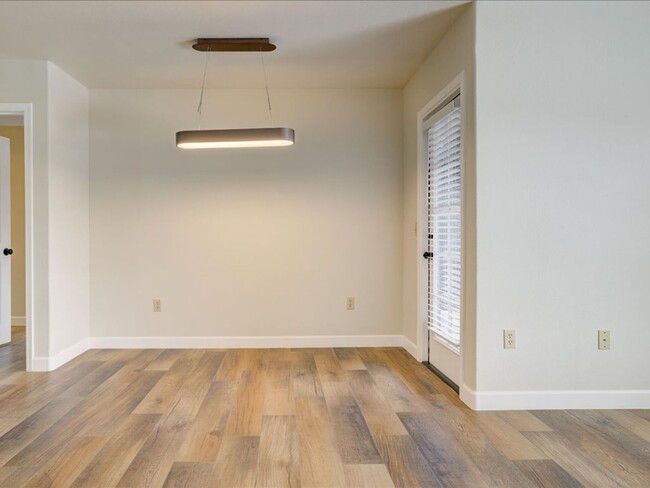 Building Photo - Ventana 2 Bedroom 2 Bathroom Condo