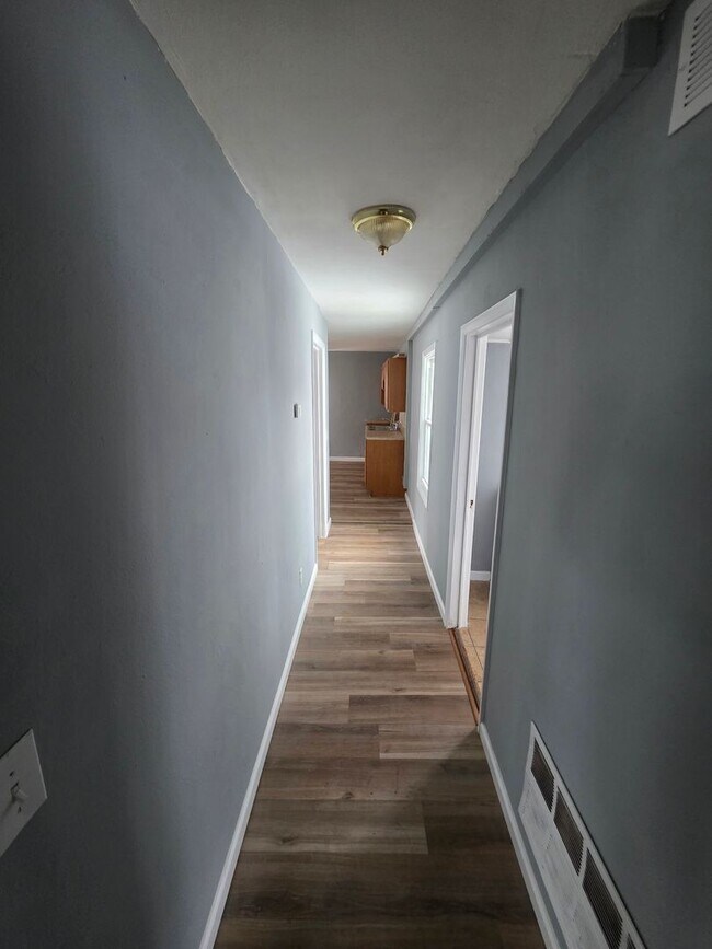 Foto del edificio - 2 bed, 1 bath in quiet East Alton neighborhood!