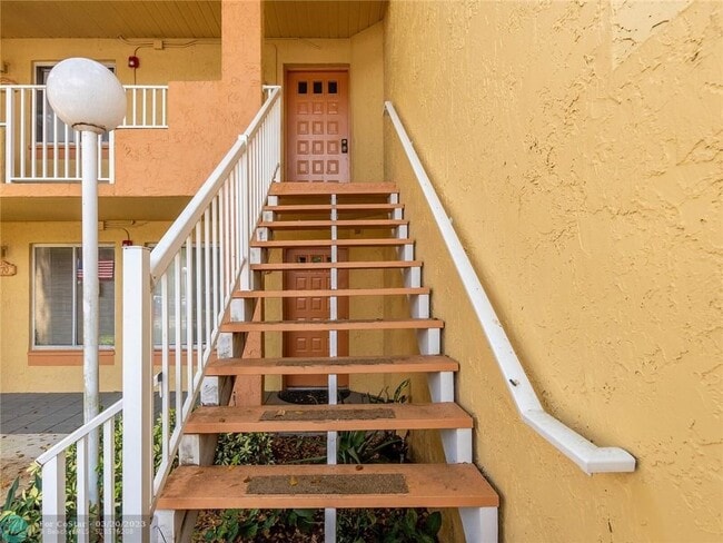 Building Photo - 1176 Coral Club Dr