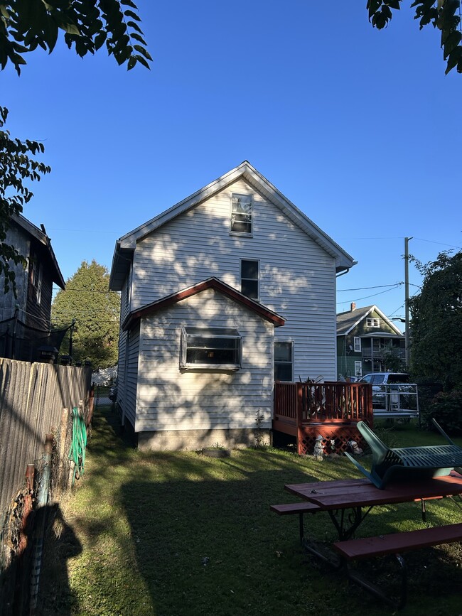 Building Photo - 1904 Whitley Ave