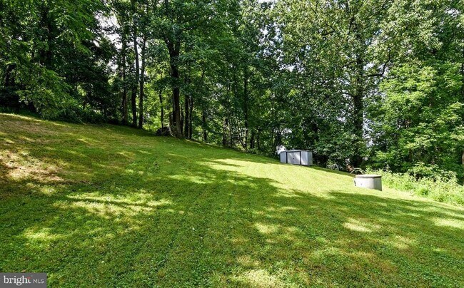 Foto del edificio - 132 Sleepy Hollow Rd