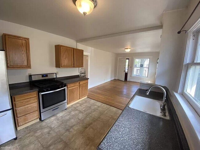 Building Photo - 1215 E Barclay Ct