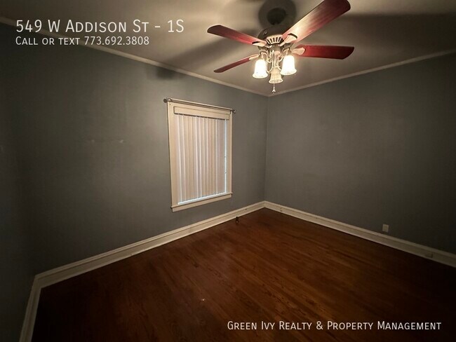 Foto del edificio - Wrigleyville 2 Bed 1 Bath on Addison (No a...