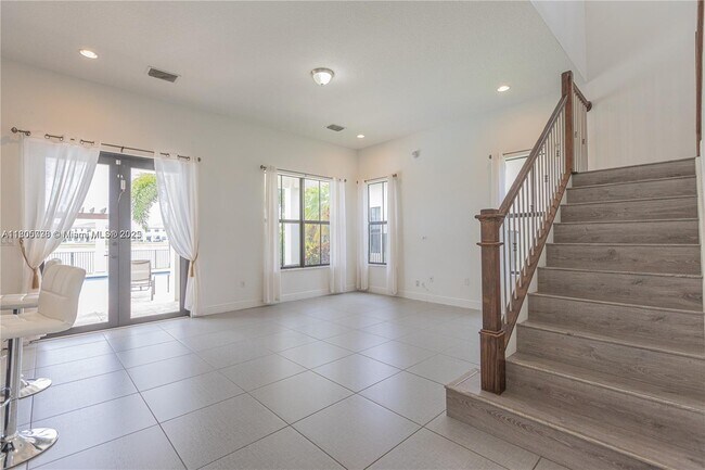 Foto del edificio - 3492 NW 82nd Dr