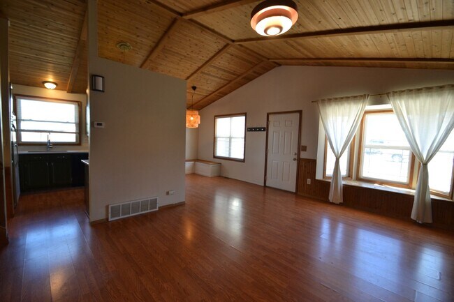 Foto del edificio - 4 Bedroom Home Available Near COS Airport!