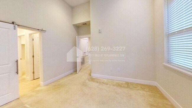 Building Photo - 1752 Hazelnut Ln