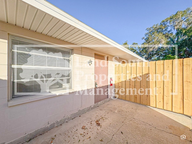 Foto del edificio - 817 W Carole St