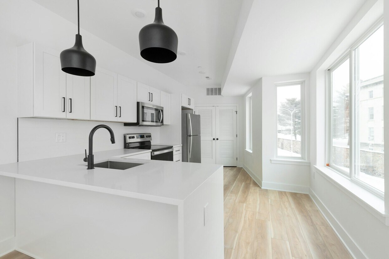 Primary Photo - 1255 N 23rd St