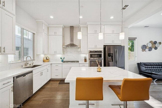 Building Photo - 121 Interval