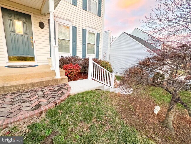 Building Photo - 5 New Brunswick Ct