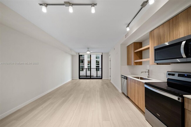 Foto del edificio - 555 NE 8th St