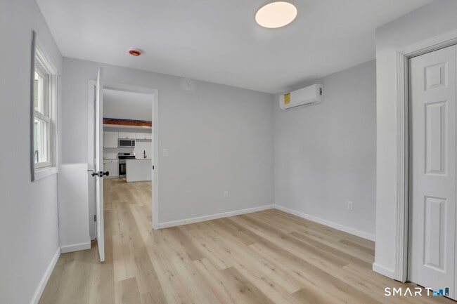 Foto del edificio - 194 Hartford Rd