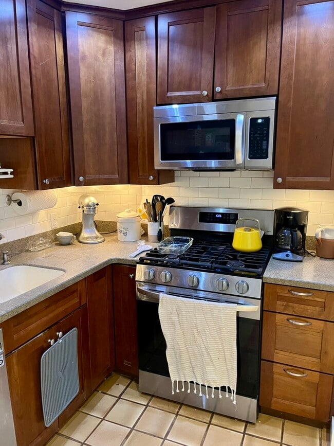 Kitchen - 87 Park St