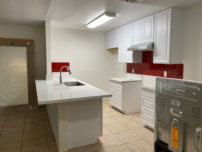 Building Photo - 82145 Valencia Ave
