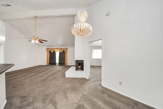 Building Photo - 13610 Piney Oaks Dr