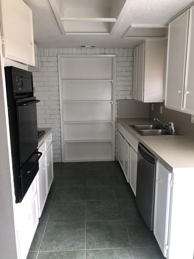 Photo - 3112 Lourdes St Townhome