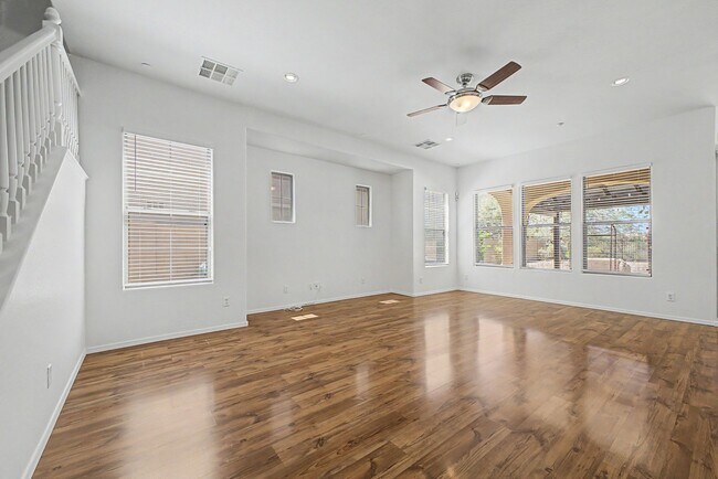 Building Photo - VISTANCIA 4/3 bed/bath w/Pool