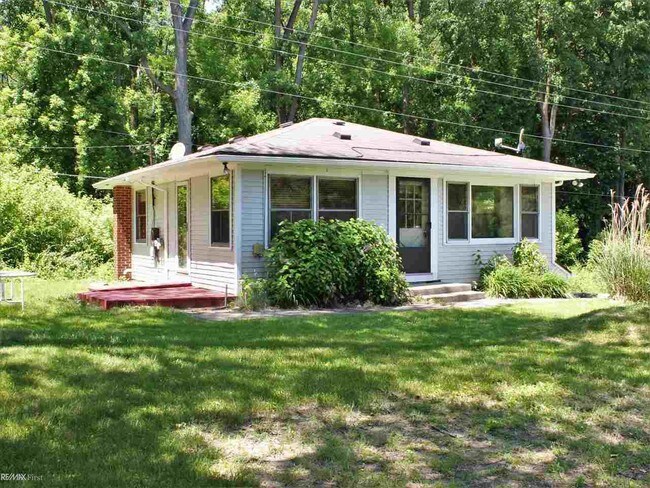 Building Photo - 1556 Rochester Rd