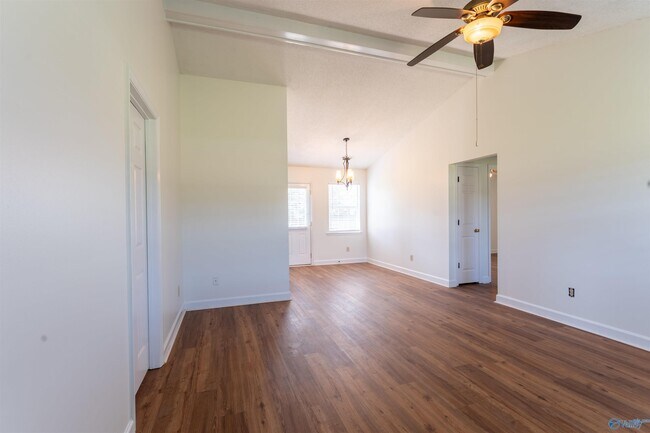 Foto del edificio - 896 Toney Rd