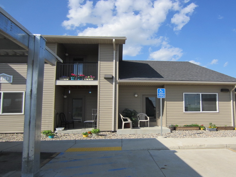 Foto principal - 705 5th St E