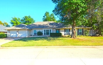 Building Photo - 12108 Camelot Pl