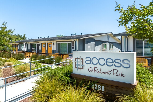 Entrada al edificio - Access @ Rohnert Park