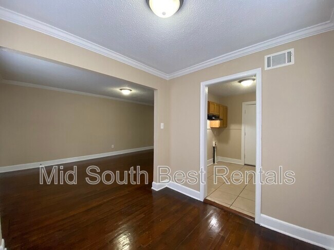 Building Photo - 1024 Springdale St