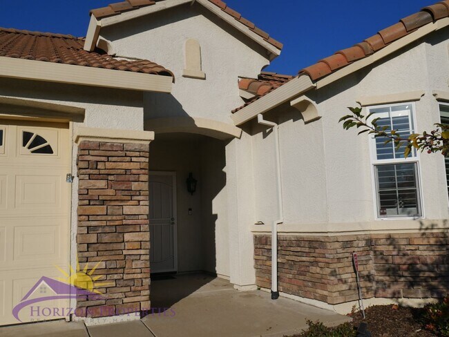 Building Photo - 2 Bed 2 Bath 1,389sqft El Dorado Hills home