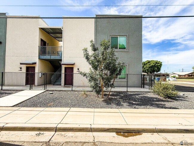 Building Photo - 195 N 17th Ave