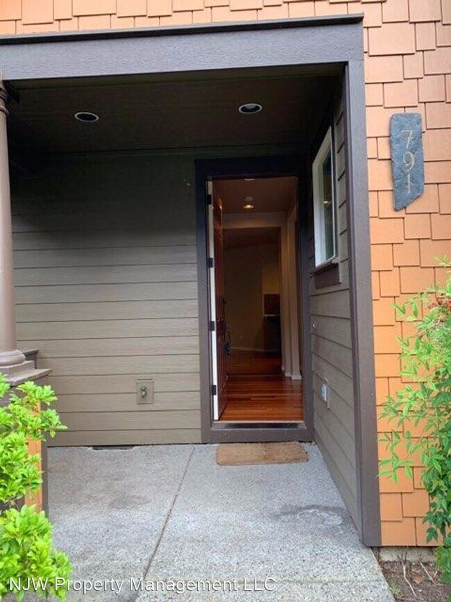 Building Photo - 3 br, 2.5 bath House - 791 NE 73rd