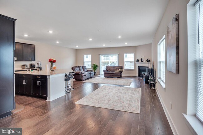 Building Photo - 137 Livingston Ln