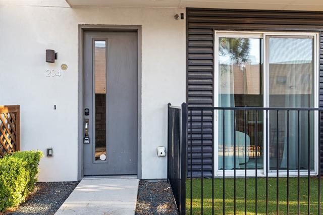 Foto del edificio - 4545 Bowser Ave