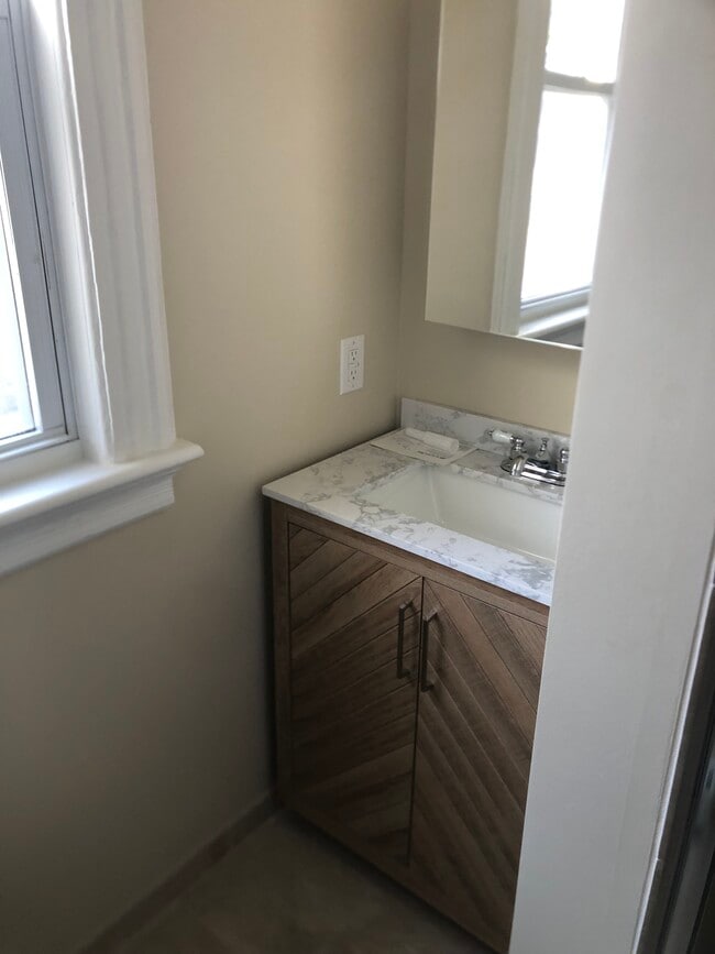 Building Photo - 28 2nd St