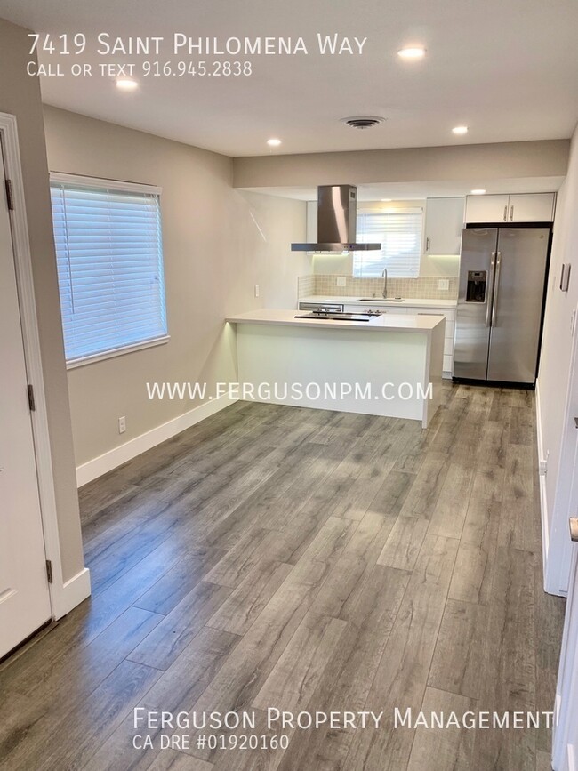 Building Photo - Completely Remodeled Duplex with Modern Up...