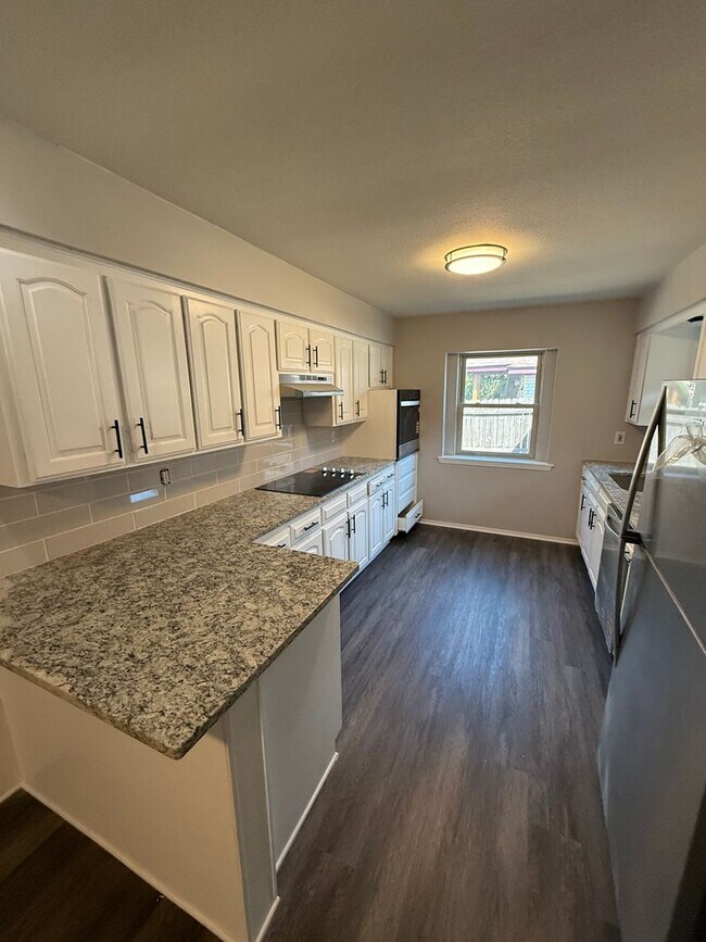 Foto del edificio - 7412 Lemonwood Ln
