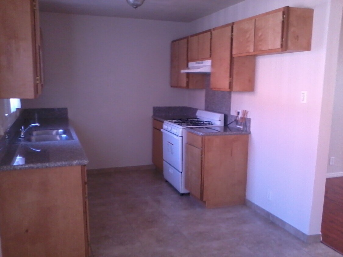 12021 Allegheny St Unit 21, Sun Valley, CA 91352 Apartments in Sun