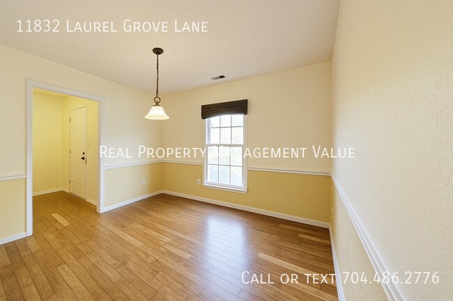 Foto del edificio - 11832 Laurel Grove Ln