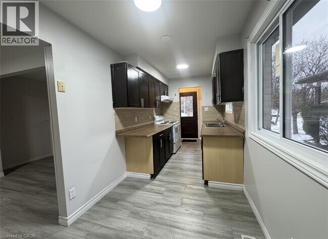 Building Photo - 467 Drummerhill Crescent